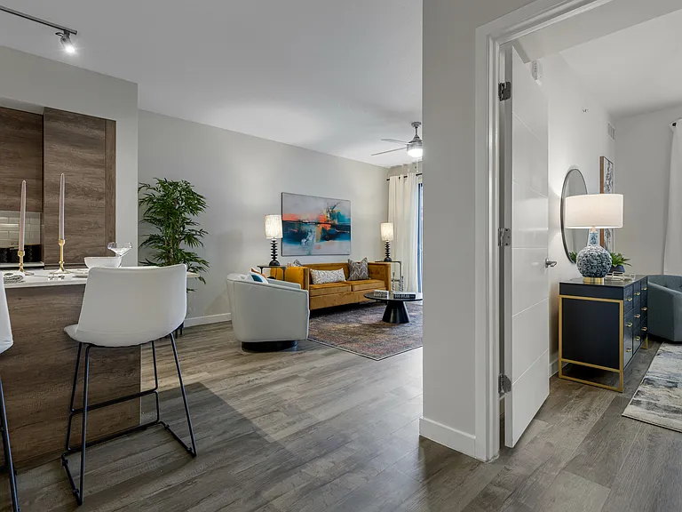 Bella Vista Apartments — Photo 17