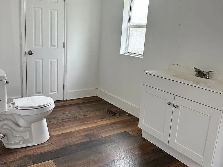 1304 Avenue G — Photo 18