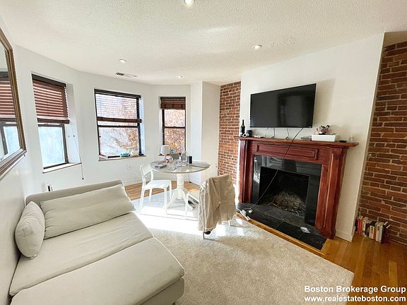 2nd image of 69 Gainsborough St #300
