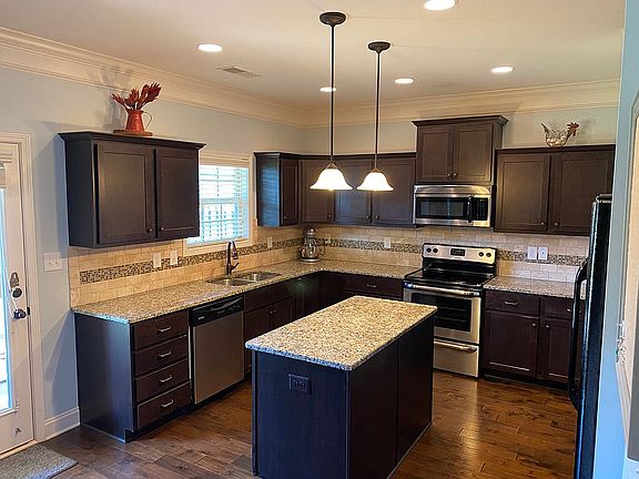 3rd image of 104 Painter Hill Way
