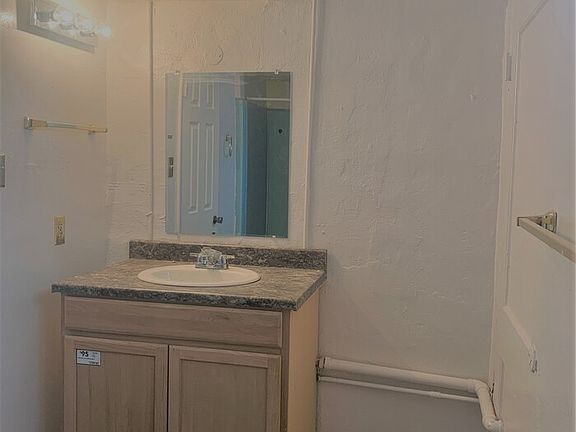 3rd image of 530 Utah St SE APT 1