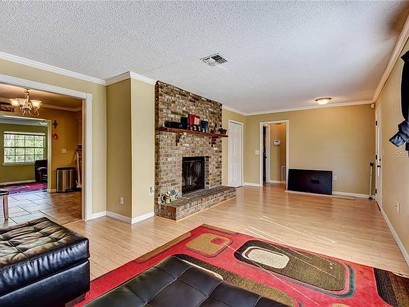 4th image of 1712 S Acadian Dr