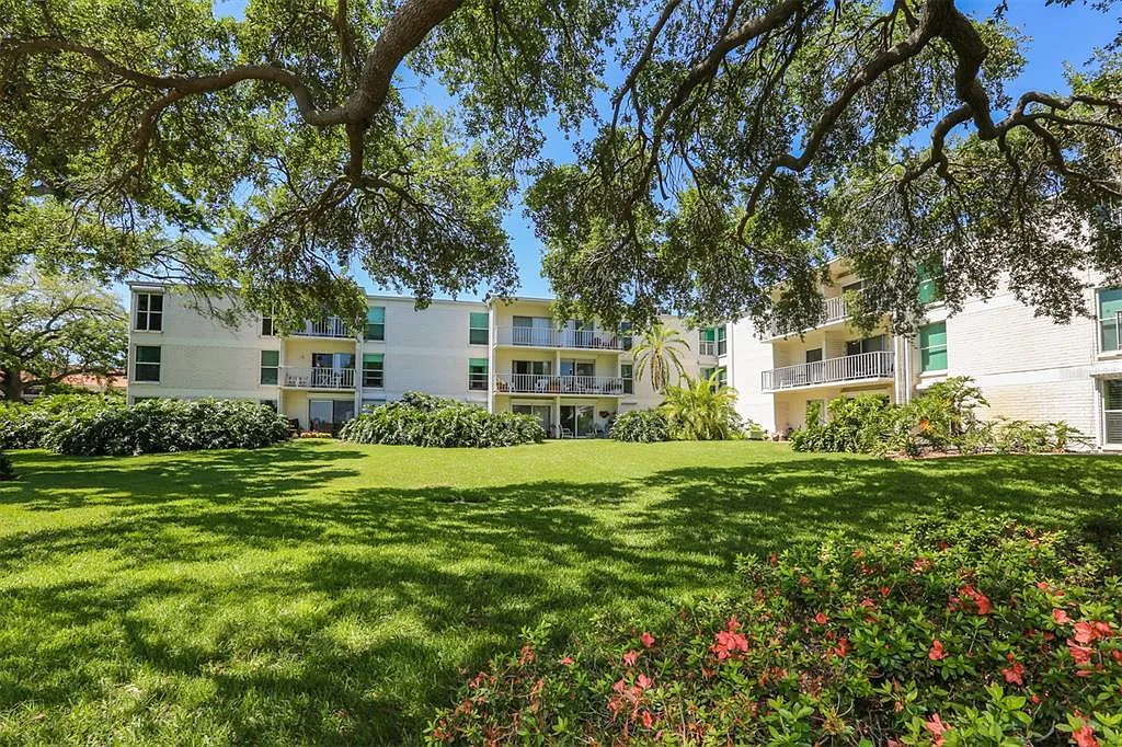 Building Photo - 3325 Bayshore Blvd #E34