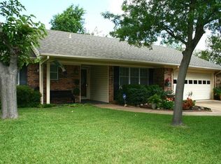 2121 Crown Colony Ct, Bedford, TX 76021