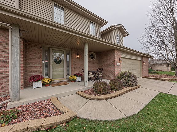 3rd image of 19509 Newport Dr