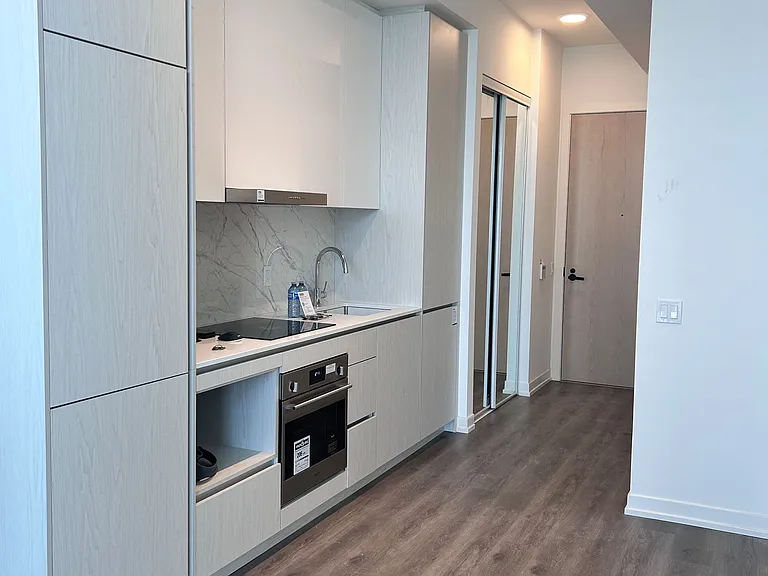 28 Interchange Way #1901 — Photo 10