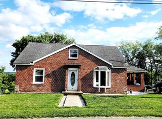 82 Pleasant St, Masontown, WV 26542