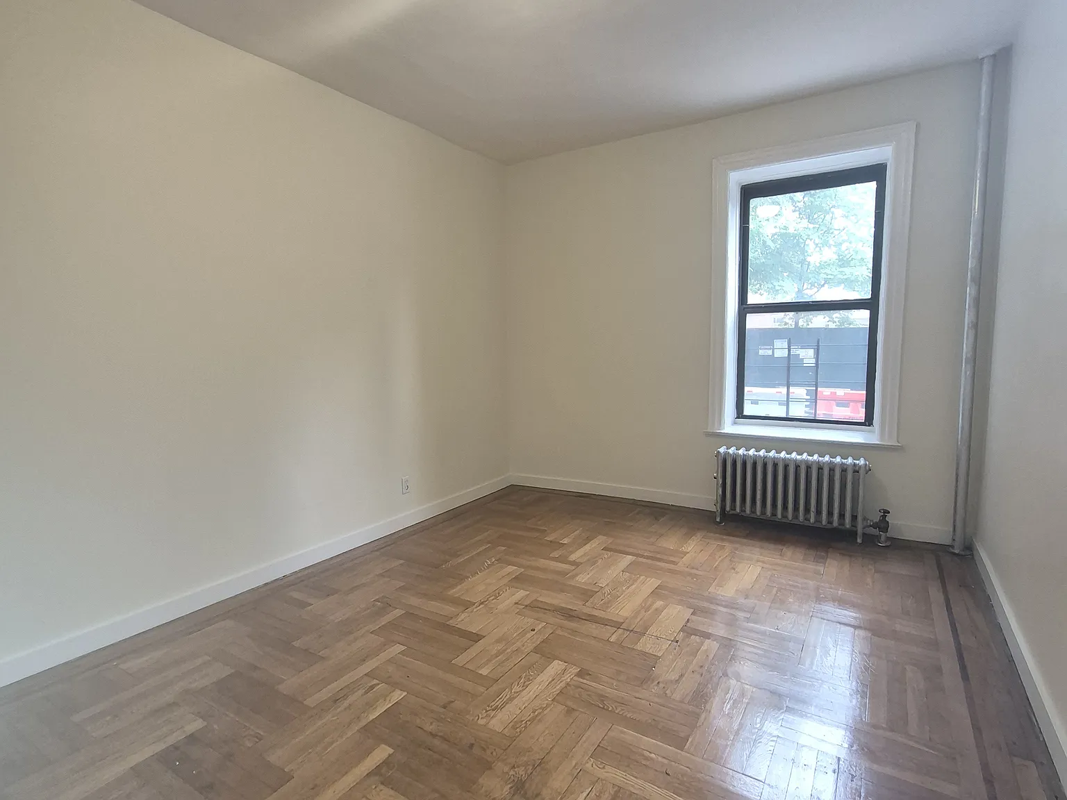 1 bed, 700 sqft, $2,050 — Photo 3