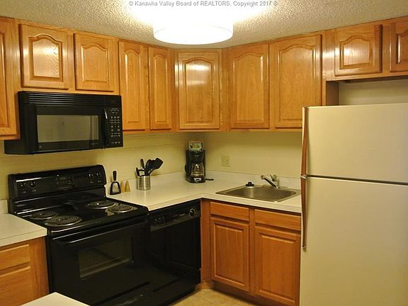 4th image of 2106 Kanawha Blvd E