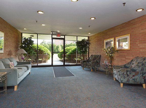3rd image of 1747 W Crystal Ln Unit 306