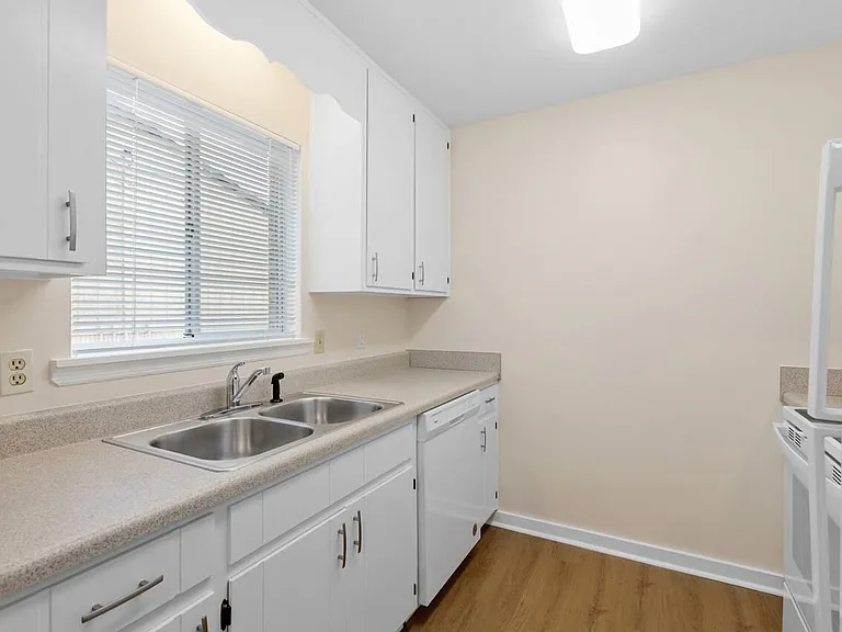 2188 Claremont Ln #A — Photo 12