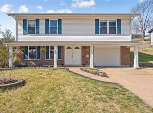 2567 Wesglen Estates Dr, Maryland Heights, MO 63043