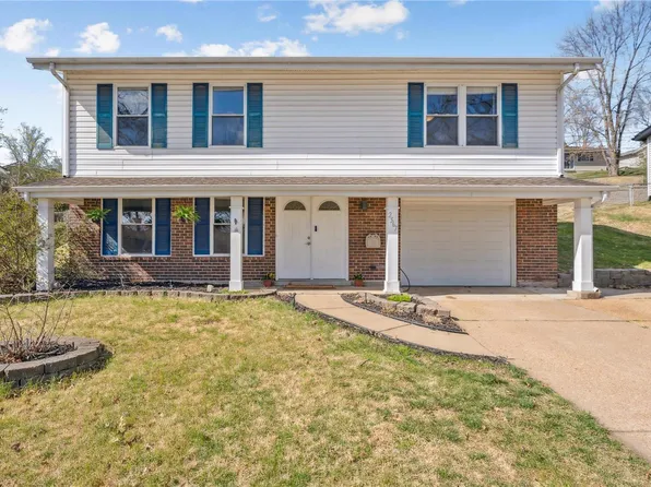 2567 Wesglen Estates Dr, Maryland Heights, MO 63043
