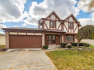 2258 Traverse Dr, Troy, MI
