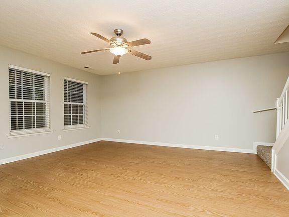 4th image of 340 Meadows Ln
