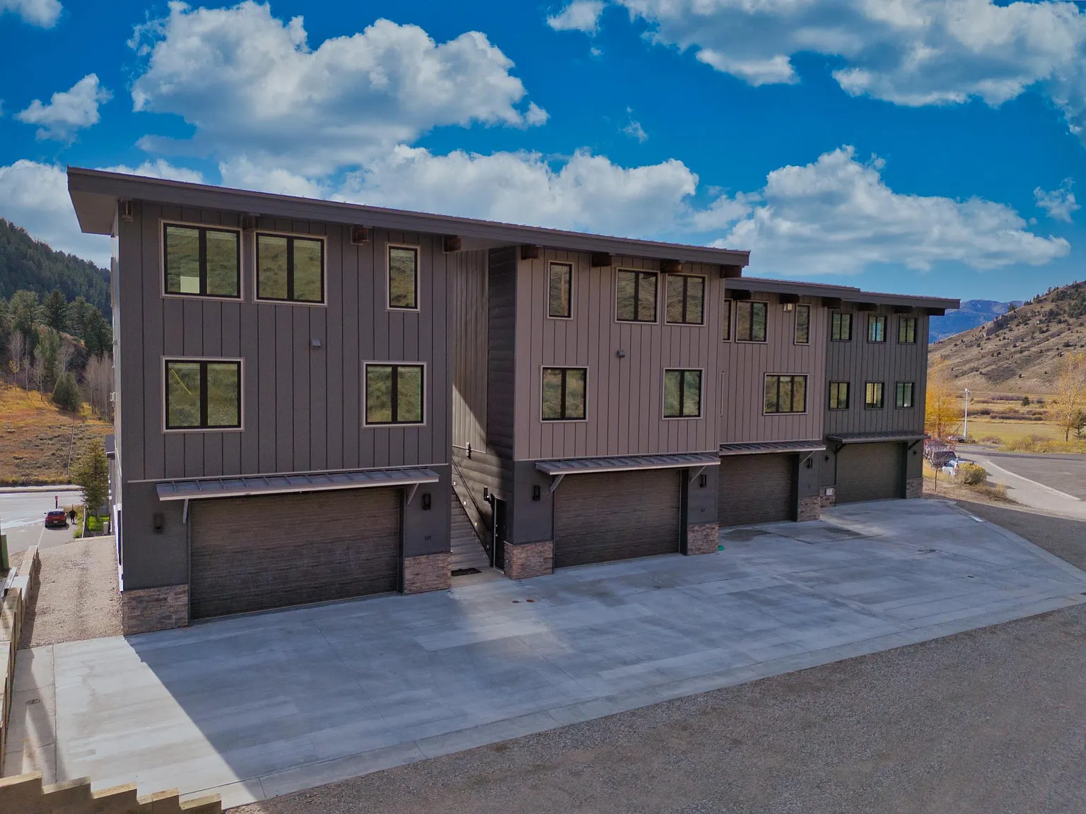 3 bed, 2750 sqft, $9,200 — Photo 3
