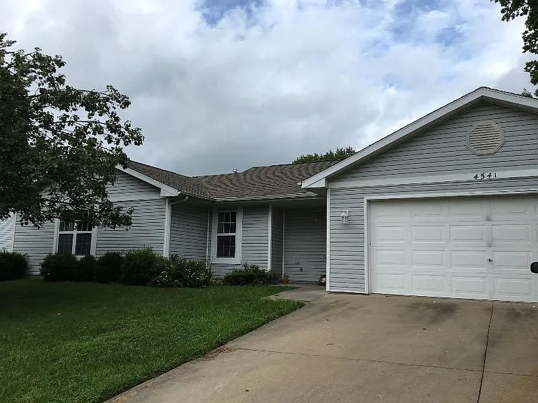 4541 W Bainbridge Dr — Photo 1