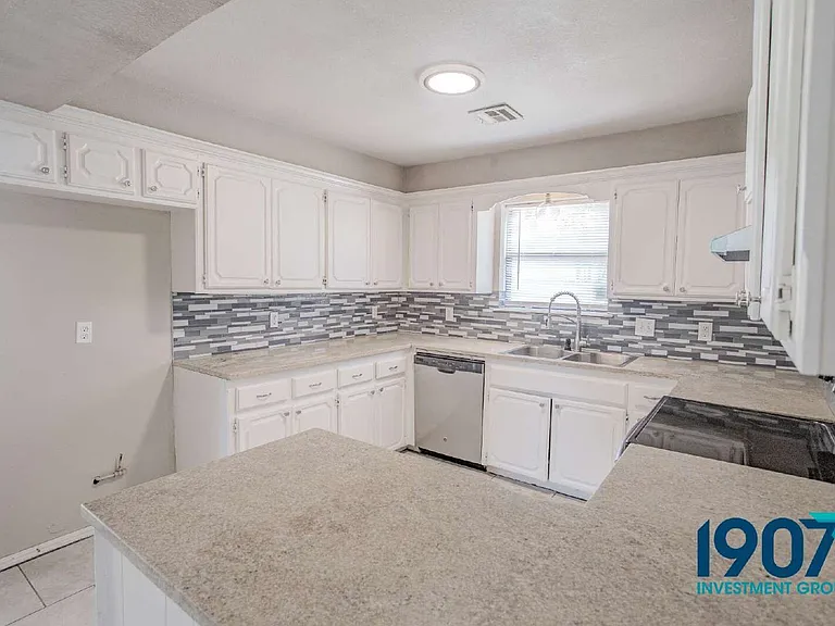 15008 Ken Rd — Photo 10
