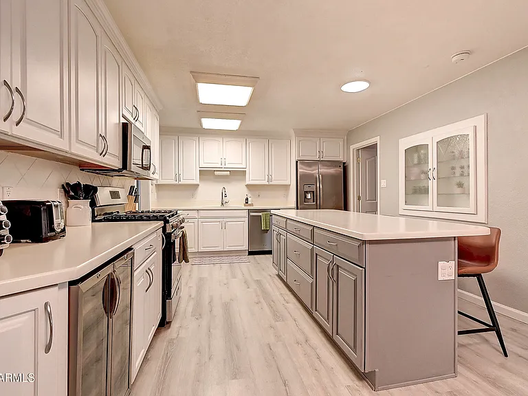 1027 W 19th St — Photo 22