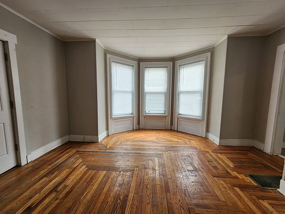 4th image of 74 William St #1FF