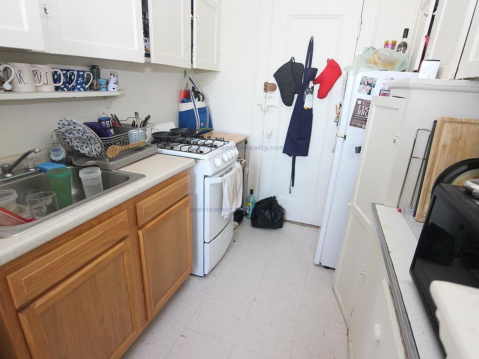 2nd image of 2045 Commonwealth Ave #D36