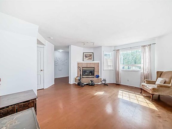 4th image of 401 S 6th St #8