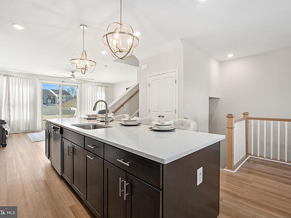 5th image of 160 Whitson Woods Pl