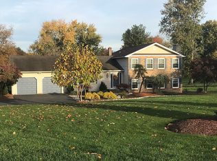 25 Horseshoe Dr, Flemington, NJ 08822