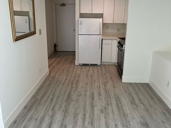 4th image of 240 Lombard St APT 431