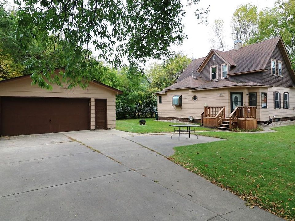 1st image of 303 6th Ave E