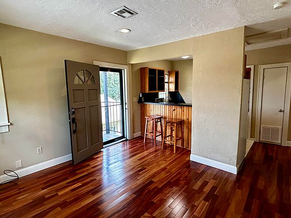 4th image of 731 Jenkins Ave APT B