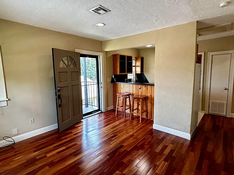 731 Jenkins Ave #B — Photo 4