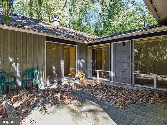 2nd image of 9416 Garden Ct