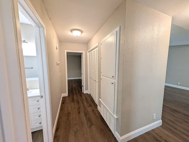 1604 S Redbud Pl — Photo 7