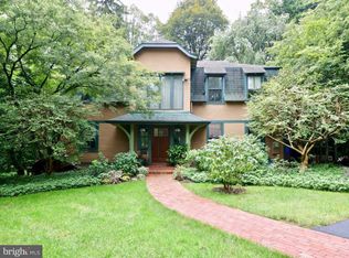 28 Furness Ln, Wallingford, PA 19086