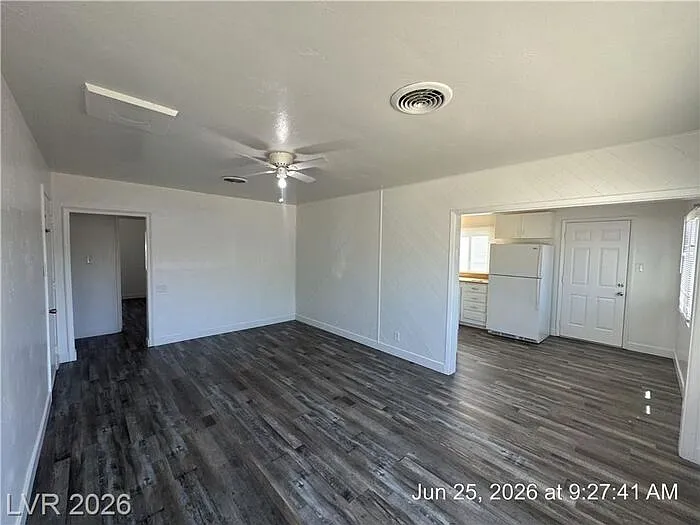 148 W Victory Rd — Photo 5