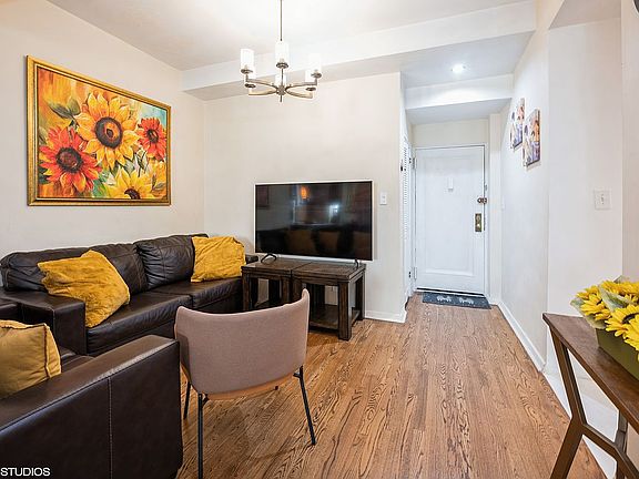3rd image of 525 W 236th St APT B