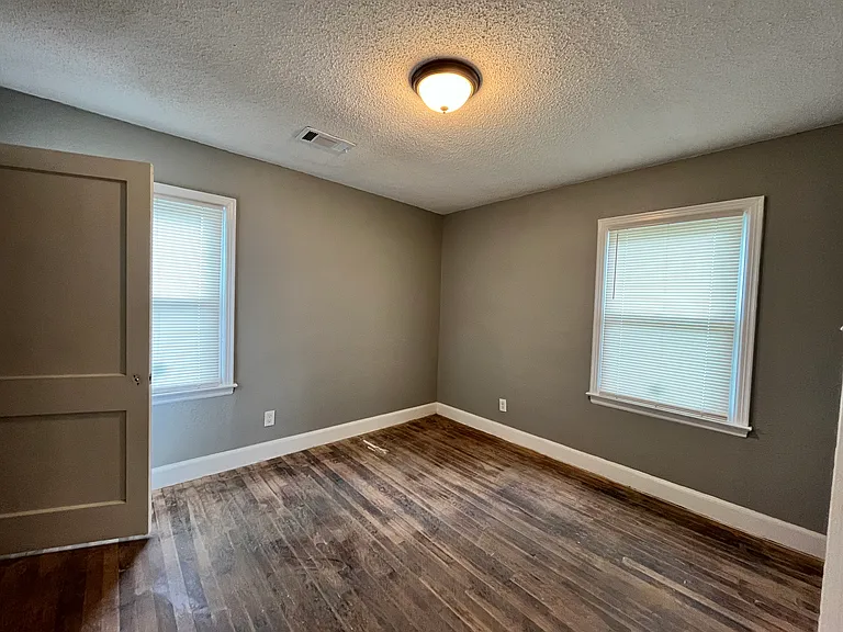 3203 Sunrise St — Photo 6