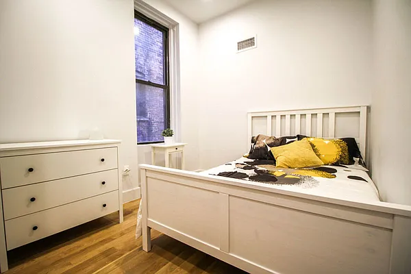 Rented by Evergreen Apartments BK | media 72