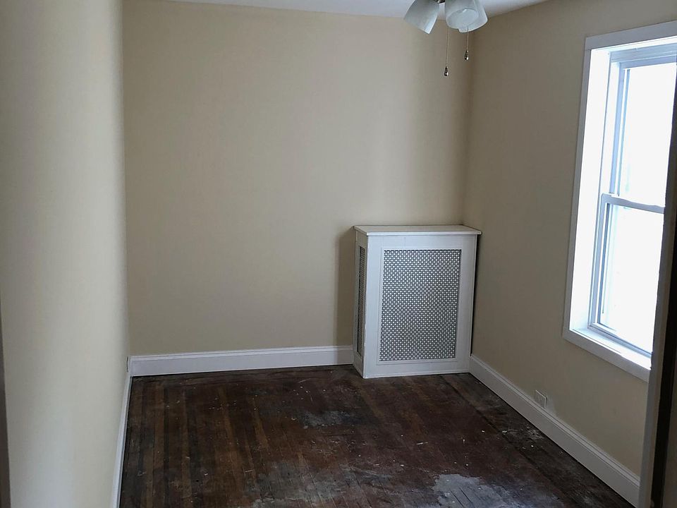 2nd image of 906 Clifton Ave