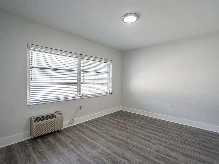 433 NE 82nd St #9 — Photo 8