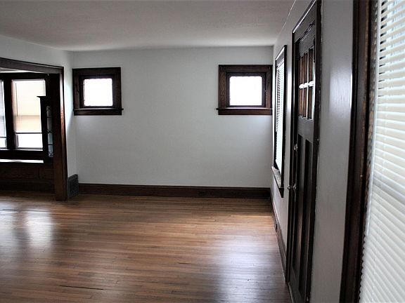 5th image of 1561 Parkwood Rd
