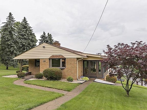 5th image of 328 Longwood Dr
