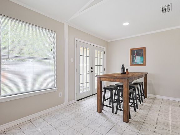 Bright and airy dining room with seating for 6.