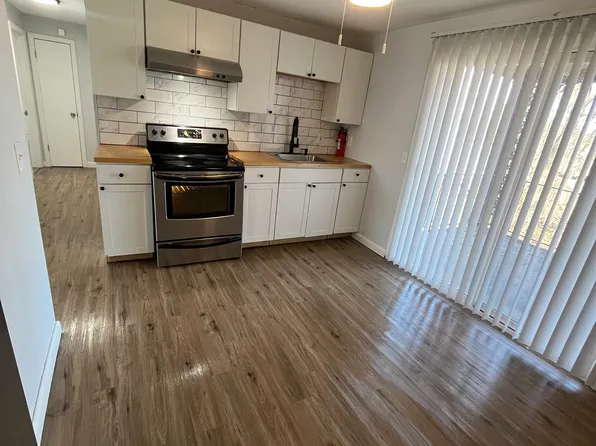 21 Pleasant St Unit 4, Cranston, RI 02910
