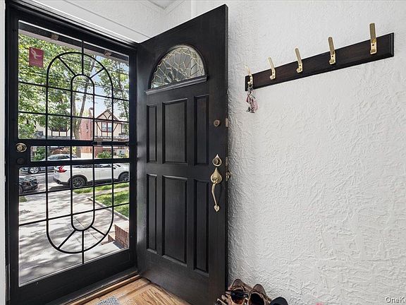 2nd image of 1241 Rhinelander Avenue