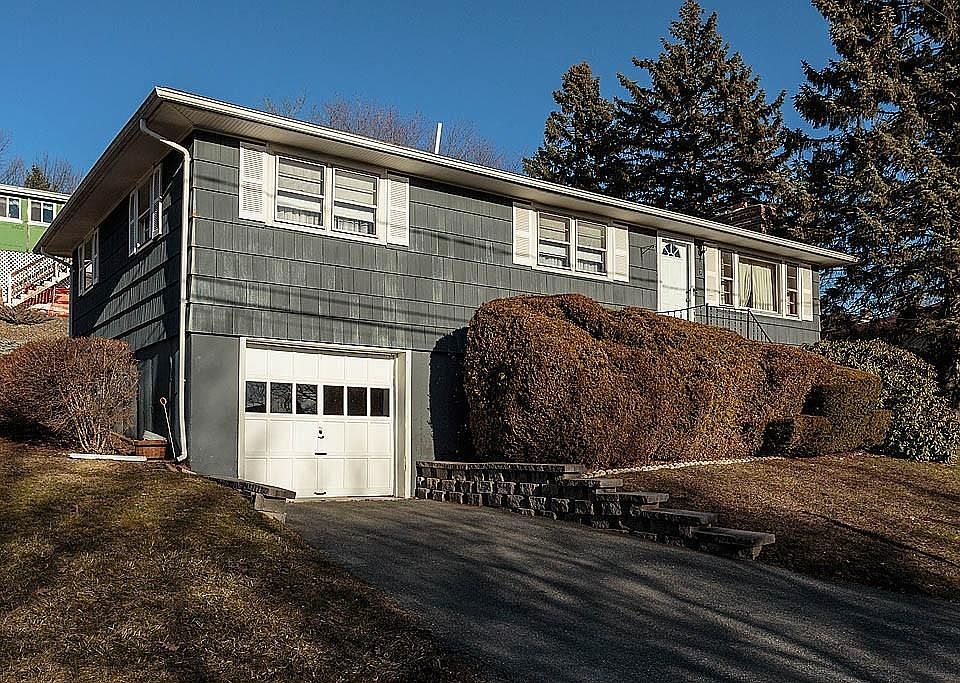 1st image of 7 Bungalow Ave
