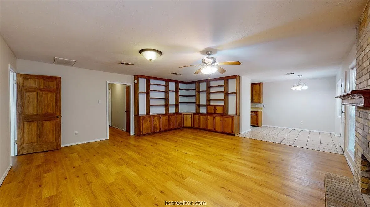 3 bed, 2.0 bath, 1421 sqft, $1,800 — Photo 3