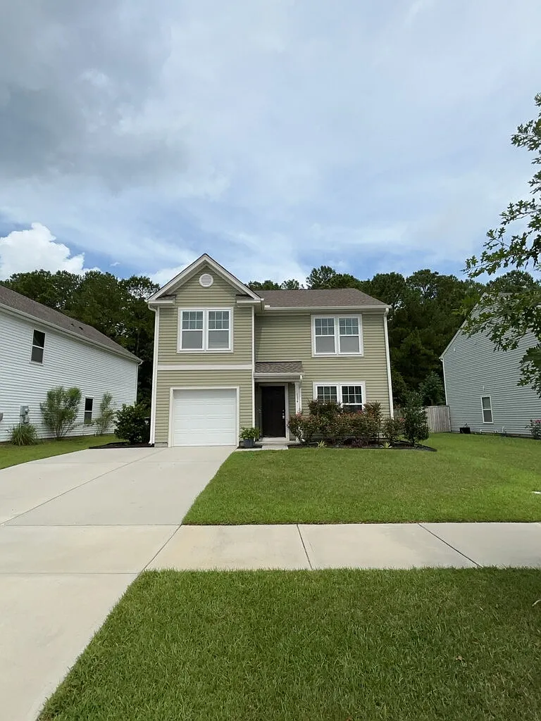 4 bed, 2.5 bath, 1994 sqft, $2,200 — Photo 1