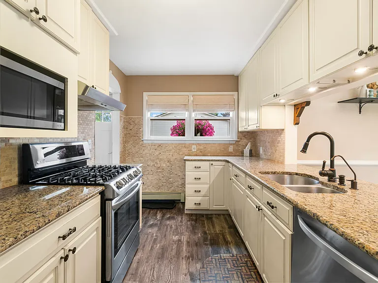 Well Equipped Kitchen with Stainless Steel appliances